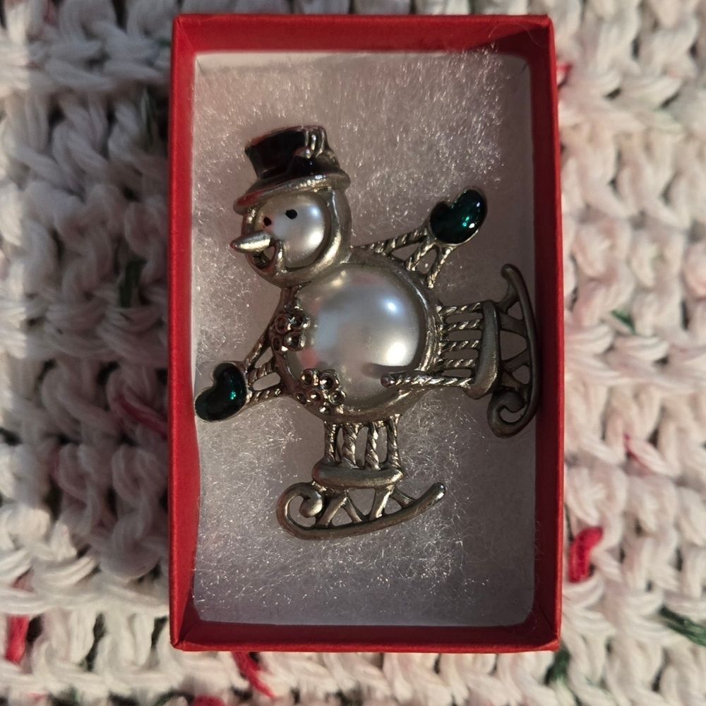 🎄🛍❤️SKATING SNOWMAN BROOCH VINTAGE
